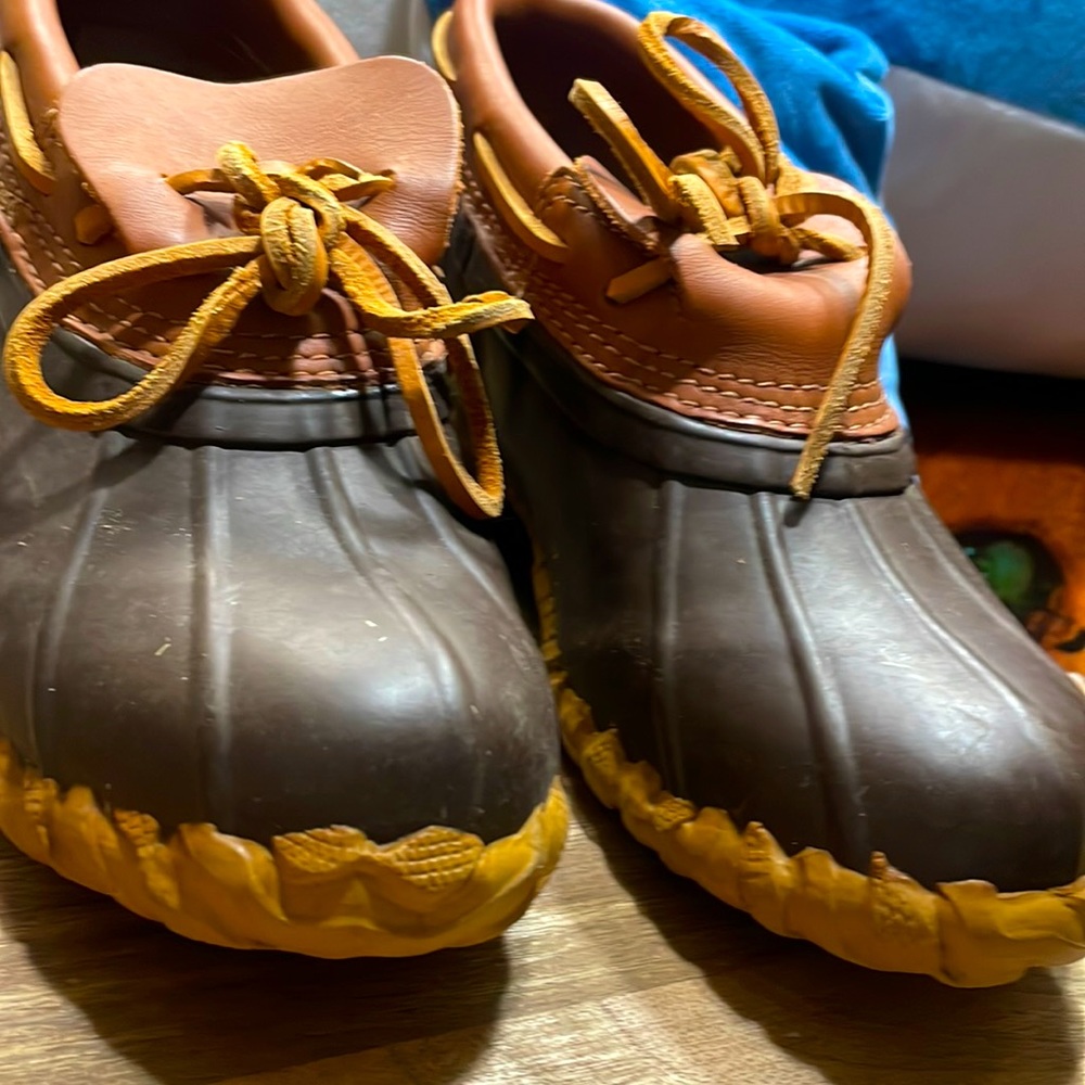 Duck shoes ! The original Cabelas Vintage Duck shoes size 8 -2 tone ankle boot